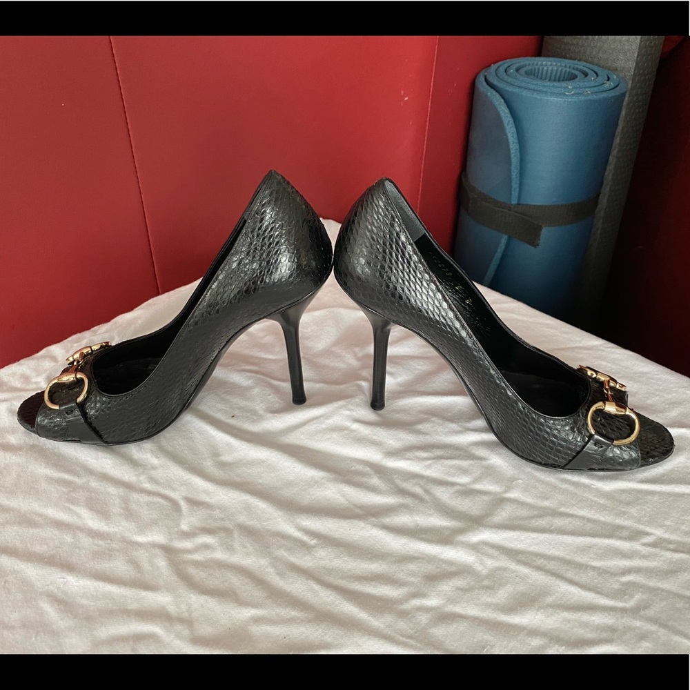 Gucci Black Python Snakeskin Pumps - image 3